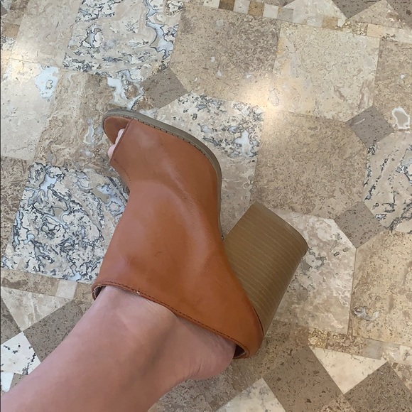 Qupid Peep Toe Platform Sandal - Picture 5 of 5